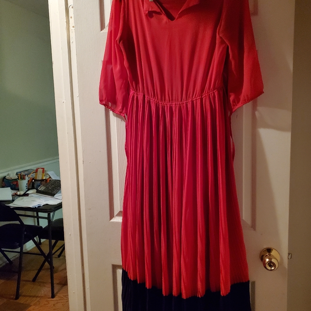 Dress - Picture 2 of 3